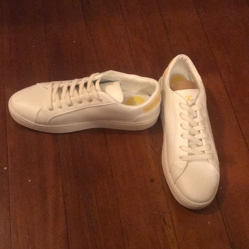 Thousand Fell Sneakers